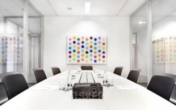 Moderner Konferenzraum im Business Center in Frankfurt Bockenheim an der Theodor-Heuss-Allee